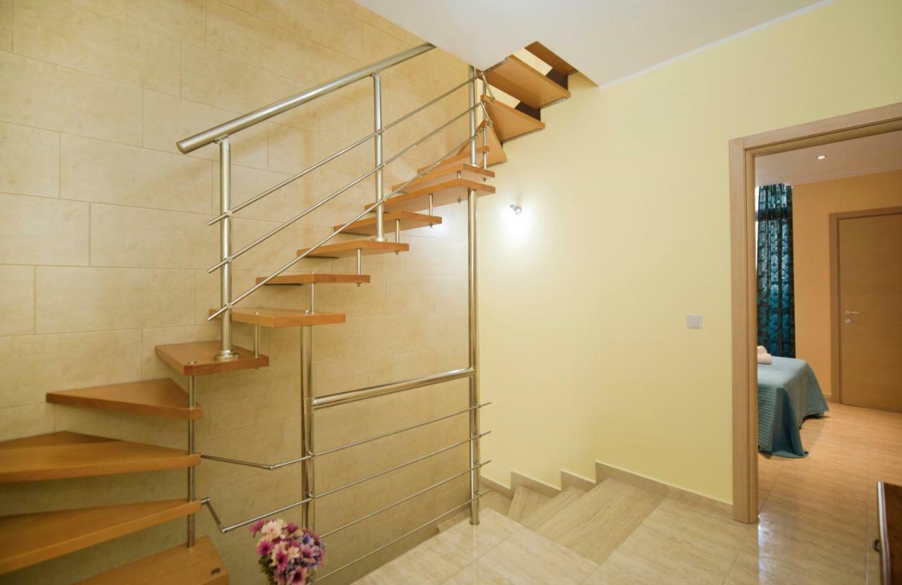 Sliema Duplex 1 Bedroom Apartment With 2 Bathrooms- Sleep 4 Exterior photo
